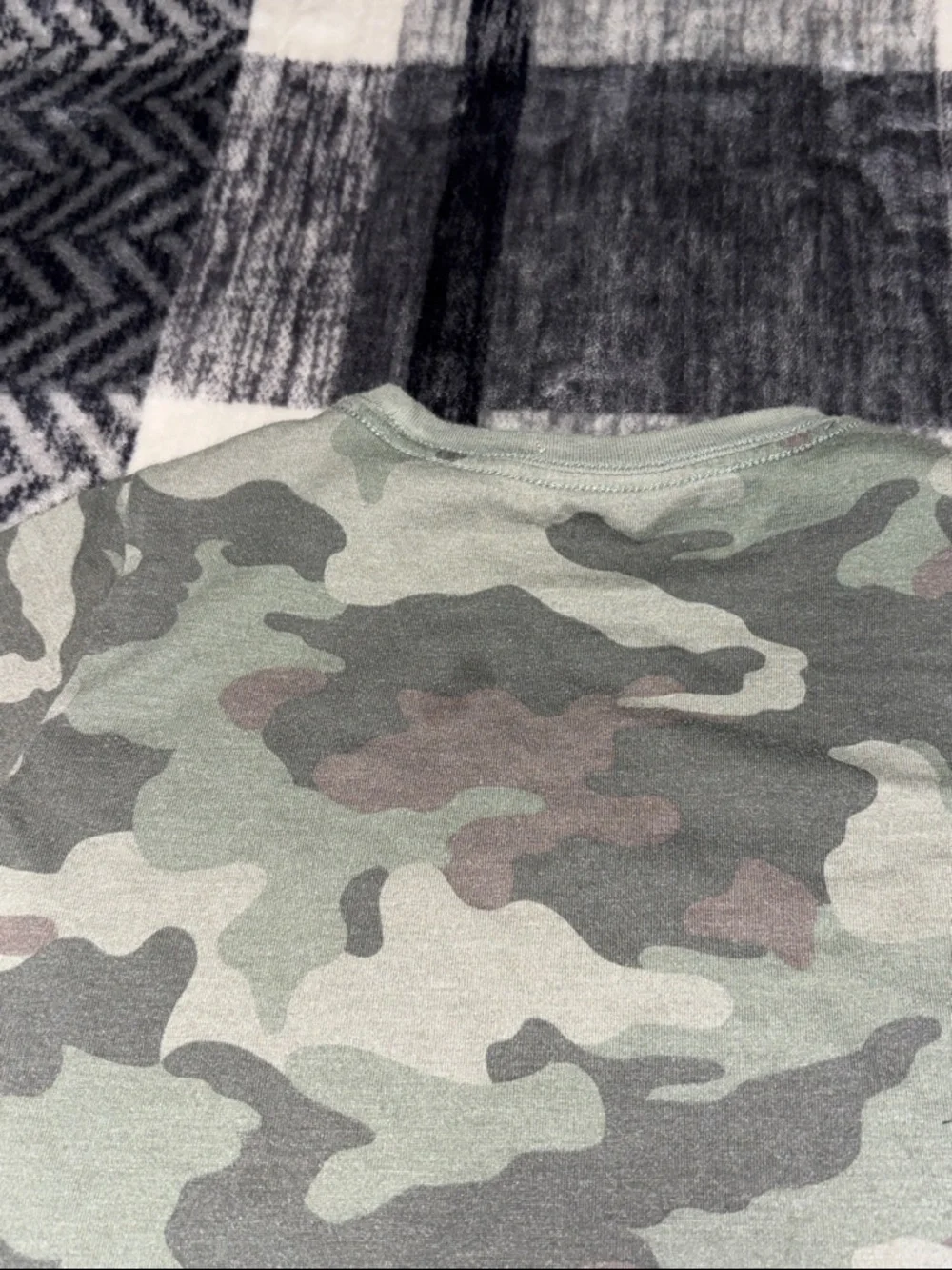 💰Cat & Jack Green Camo Short-Sleeve Tee